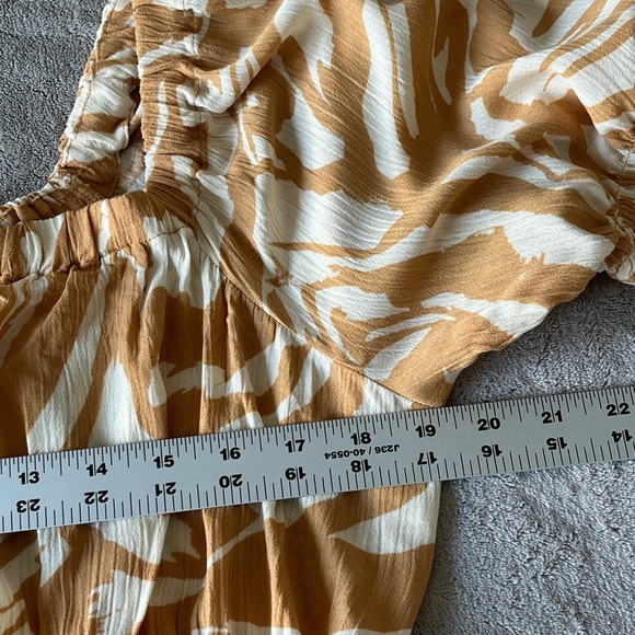 H&M Zebra Print Crop Top Puff Short Sleeves Cream and Tan Sexy Animal Print L - Picture 9 of 10